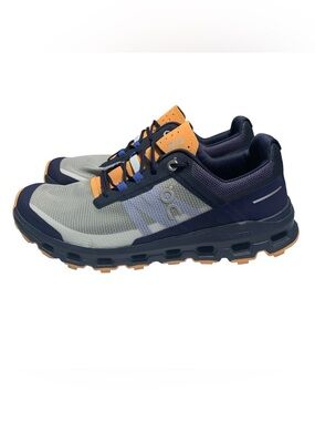 On Running Women's Cloudvista trail running shoes in the Midnight/Copper 8.5